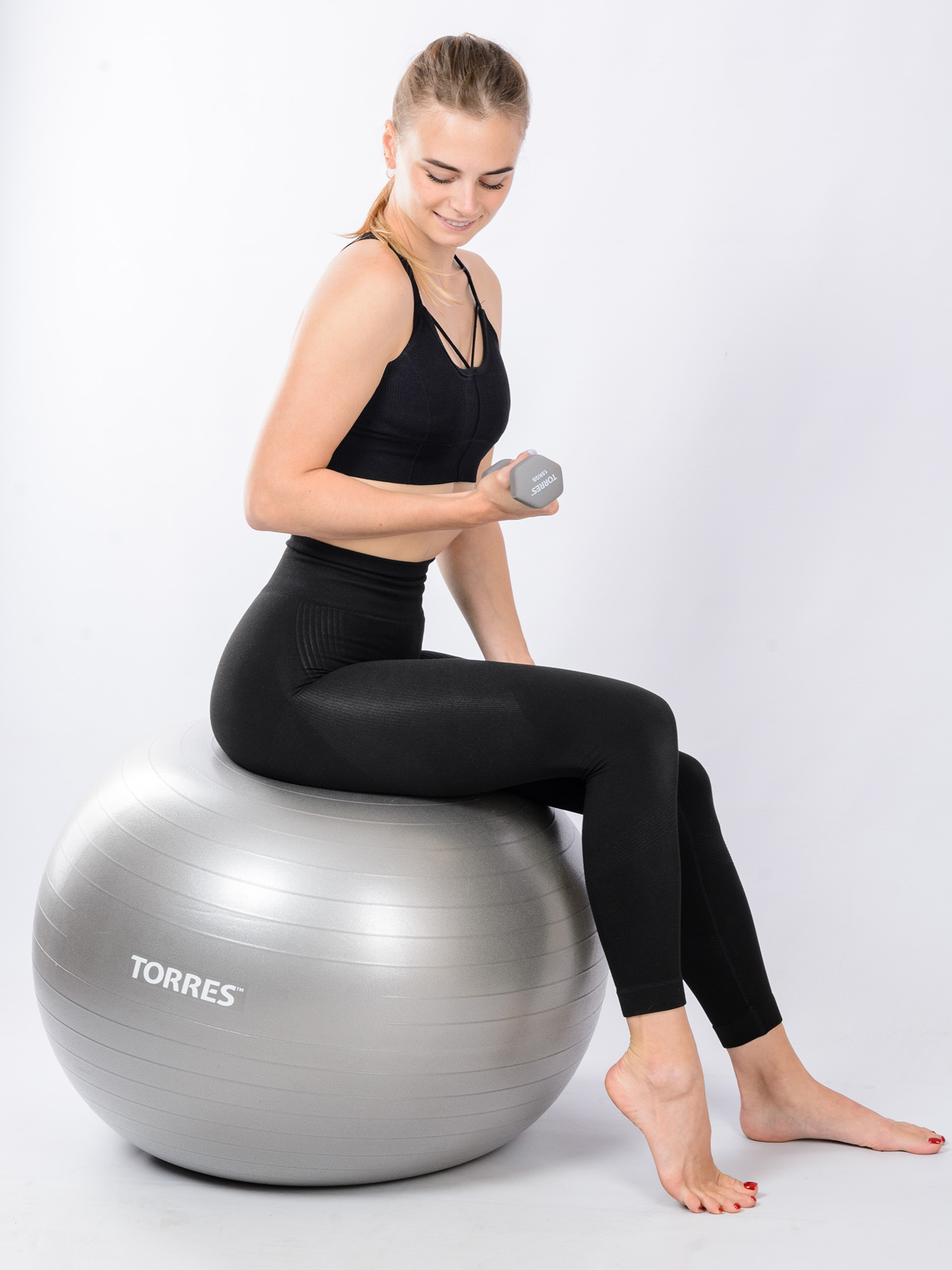 Мяч гимнастический TORRES диаметром 55 см, с насосом, Цвет Серый